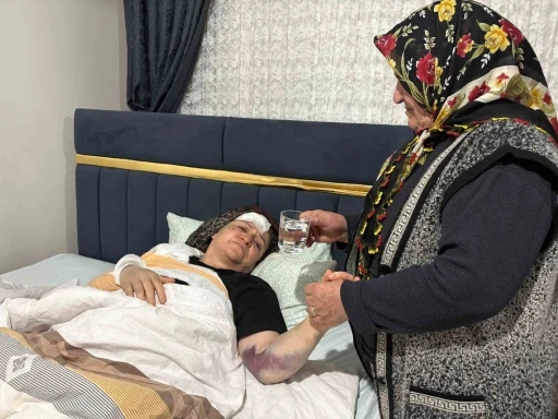 Kayseri&rsquo;de aracın, ref&uuml;jdeki yayaların arasına daldığı kazada kamerada
