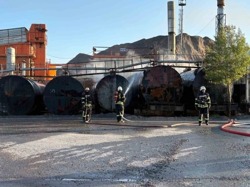 Kayseri&rsquo;de asfalt şantiyesinde bit&uuml;m tankı alev aldı

