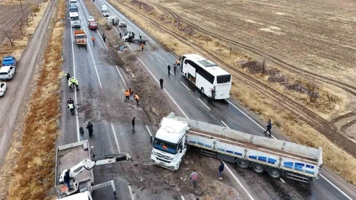 Kayseri’de aynı yolda 2 kaza: 1 ölü, 2 yaralı
