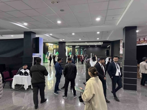Kayseri&rsquo;de bin 500 işsiz işverenle buluştu
