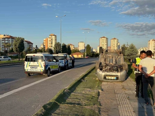 Kayseri&rsquo;de hafif ticari ara&ccedil; takla attı: 1 yaralı
