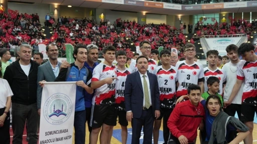 Kayseri&rsquo;de imam hatip r&uuml;zgarı: 3 bin sporcu, tek y&uuml;rek
