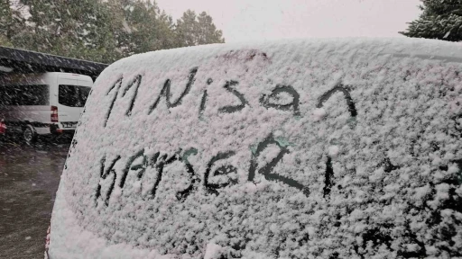 Kayseri’de kar ve şiddetli rüzgar
