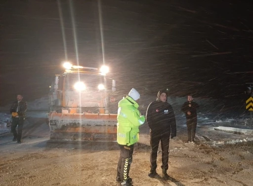 Kayseri’de karda mahsur kalan 385 kişi kamu tesislerine alındı
