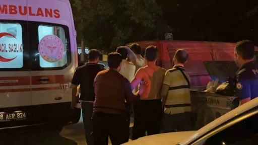 Kayseri&rsquo;de kebap salonunda d&ouml;ner bı&ccedil;aklı kavga: 2 yaralı
