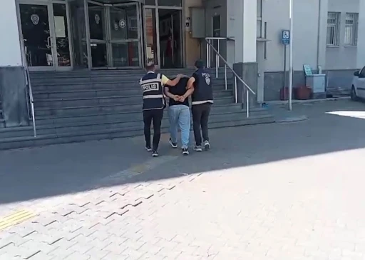 Kayseri&rsquo;de kesinleşmiş hapis cezasıyla aranan 2 şahıs yakalandı

