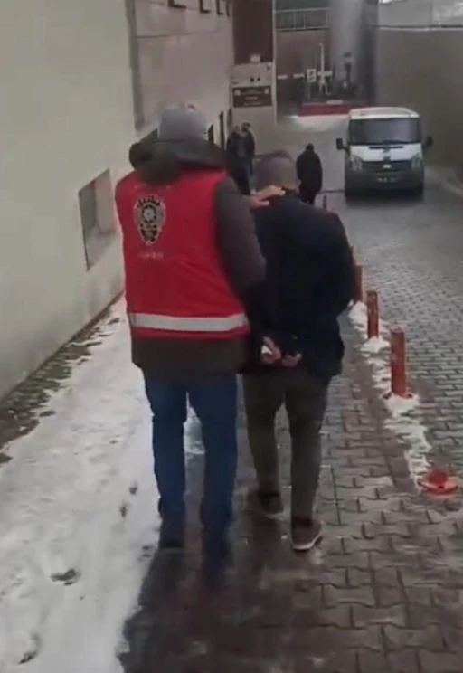 Kayseri&rsquo;de kesinleşmiş hapis cezasıyla aranan 3 şahıs yakalandı
