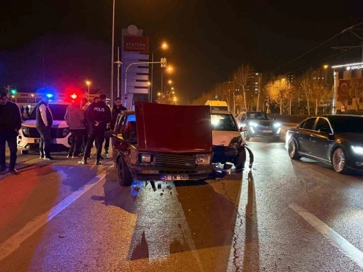 Kayseri&rsquo;de otomobiller &ccedil;arpıştı: 1 yaralı
