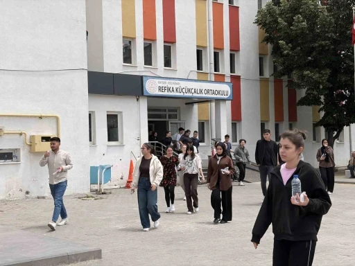 Kayseri&rsquo;de polis ge&ccedil; kalan adayları sınava yetiştirmek i&ccedil;in seferber oldu
