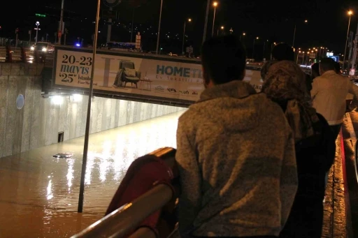 Kayseri’de sağanak hayatı felç etti
