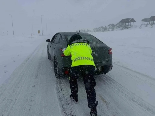 Kayseri&rsquo;de ulaşıma kar engeli
