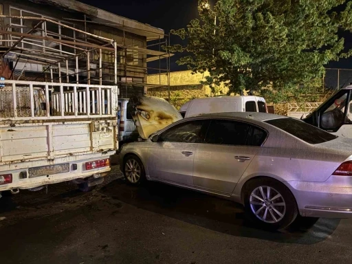 Kayseri&rsquo;de yolda arızalanan otomobil sanayide alev aldı
