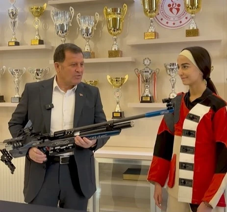 Kayseri&rsquo;nin ilk SEM Olimpik T&uuml;fek sporcusuna malzeme desteği
