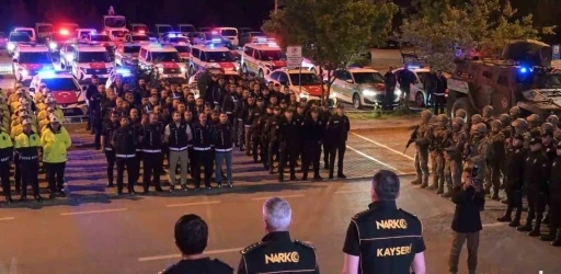Kayseri polisi tarihi operasyona bu s&ouml;zlerle başladı: "Bug&uuml;n Kayseri&rsquo;nin huzuru, asayişi ve g&uuml;venliği a&ccedil;ısından tarihi bir g&uuml;n"
