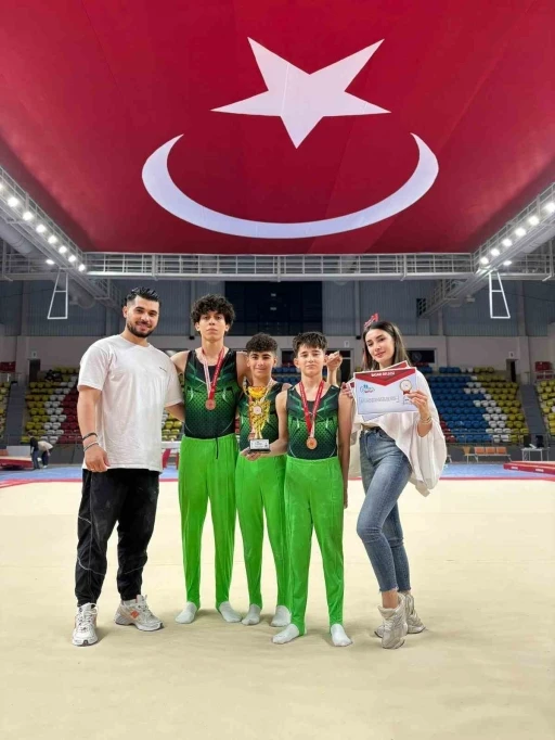 Kayserili cimnastik&ccedil;iler T&uuml;rkiye &uuml;&ccedil;&uuml;nc&uuml;s&uuml; oldu
