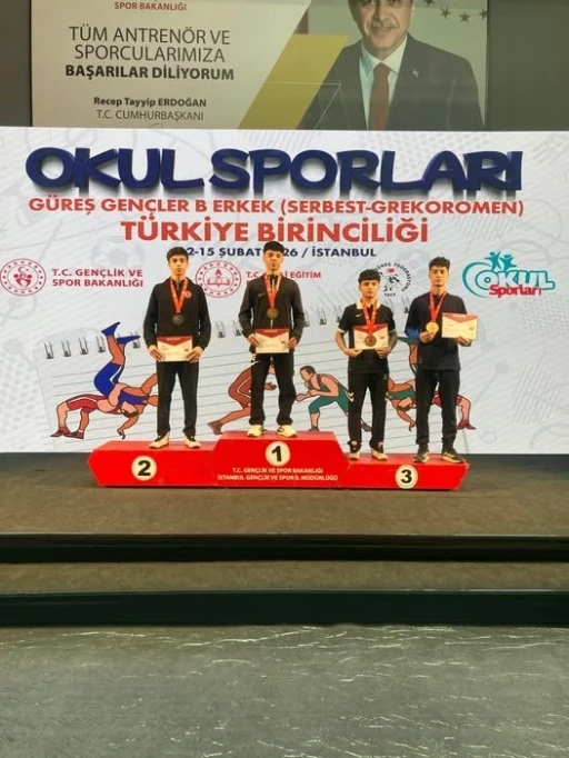 Kayserili G&uuml;reş&ccedil;iler&rsquo;den İstanbul&rsquo;da &ccedil;ifte madalya
