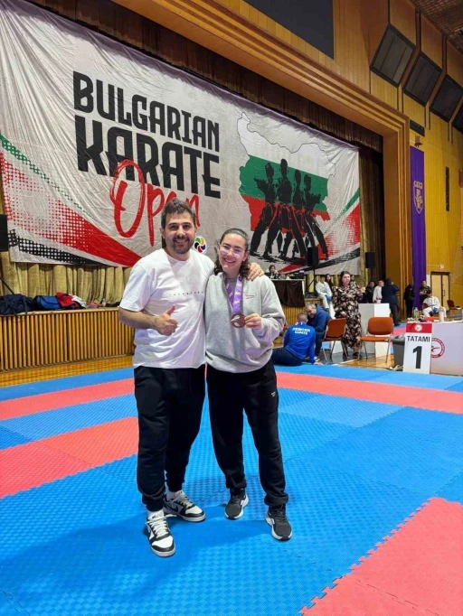 Kayserili karateciler Bulgaristan&rsquo;da k&uuml;rs&uuml;ye ambargo koydu
