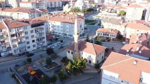 Kayyımzade camisi geçen iki yüz yıla rağmen tüm ihtişamıyla ayakta duruyor
