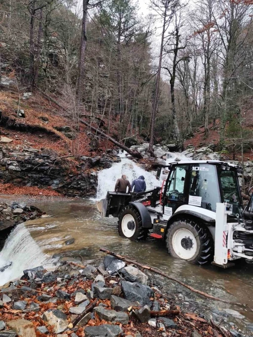 Kaz Dağları&rsquo;nda mahsur kalan 2 kişi kurtarıldı
