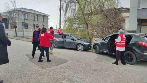 Kaza ihbarına giden polislere pasta sürprizi
