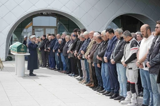 Kaza kurbanı 88 yaşındaki milli bisikletçi son yolculuğuna uğurlandı
