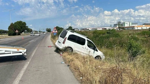 Kaza sonrası yol tek şeride d&uuml;şt&uuml;, geciken &ccedil;alışma trafiği kilitledi
