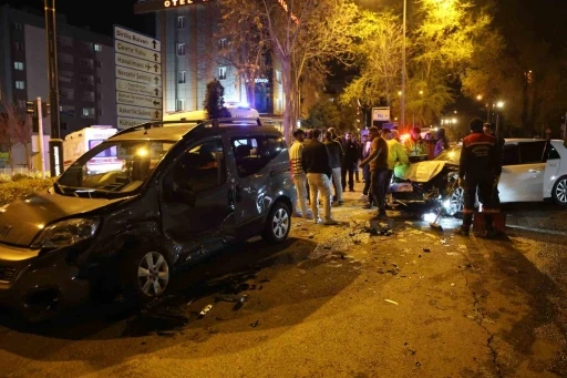 Kaza yapan alkollü sürücüden ilginç savunma: &quot;Ağzımıza iki damla bir şey koyduk, üfledin mi çıkacak&quot;
