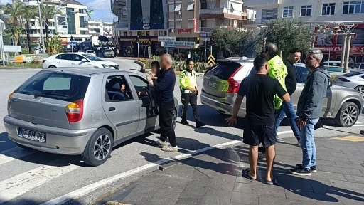 Kaza yapan motosikletli ısrarla polisi &ccedil;ağırdı, zararlı &ccedil;ıktı
