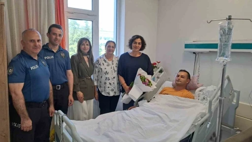 Kaza yapan polis memuruna moral
