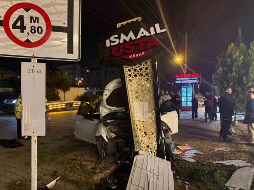 Kaza yapan s&uuml;r&uuml;c&uuml; aracı bırakıp kayıplara karıştı
