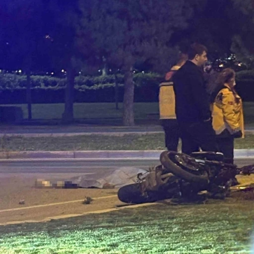 Kazada 18 yaşındaki motosiklet s&uuml;r&uuml;c&uuml;s&uuml; hayatını kaybetti

