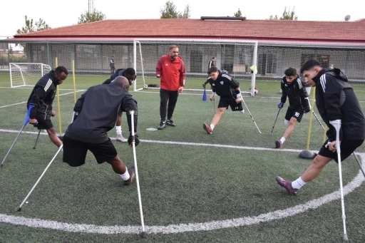 Kazada engelli oldu, futbolla hayata döndü