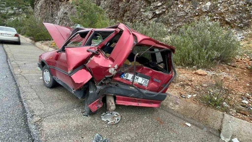 Kazada Fiat ara&ccedil;lar kağıt gibi ezildi
