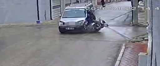 Kazada gen&ccedil; kurye ağır yaralandı
