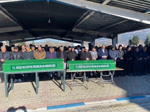 Kazada hayatını kaybeden baba ve gelin D&uuml;zi&ccedil;i&rsquo;nde son yolculuğuna uğurlandı
