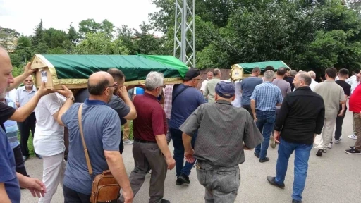 Kazada hayatını kaybeden baba ve kızı yan yana toprağa verildi
