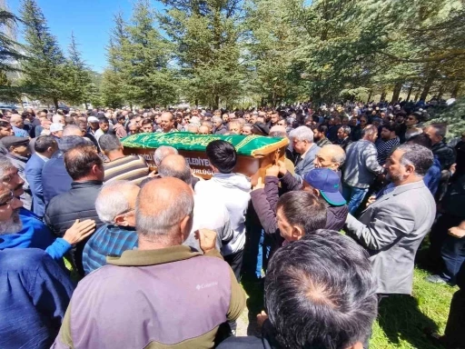 Kazada hayatını kaybeden kamyon s&uuml;r&uuml;c&uuml;s&uuml; son yolcuğuna uğurlandı

