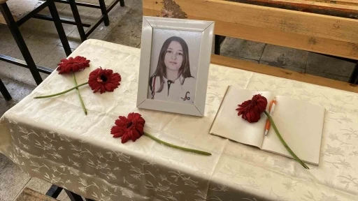 Kazada &ouml;len k&uuml;&ccedil;&uuml;k kız i&ccedil;in sınıfında anı k&ouml;şesi yapıldı
