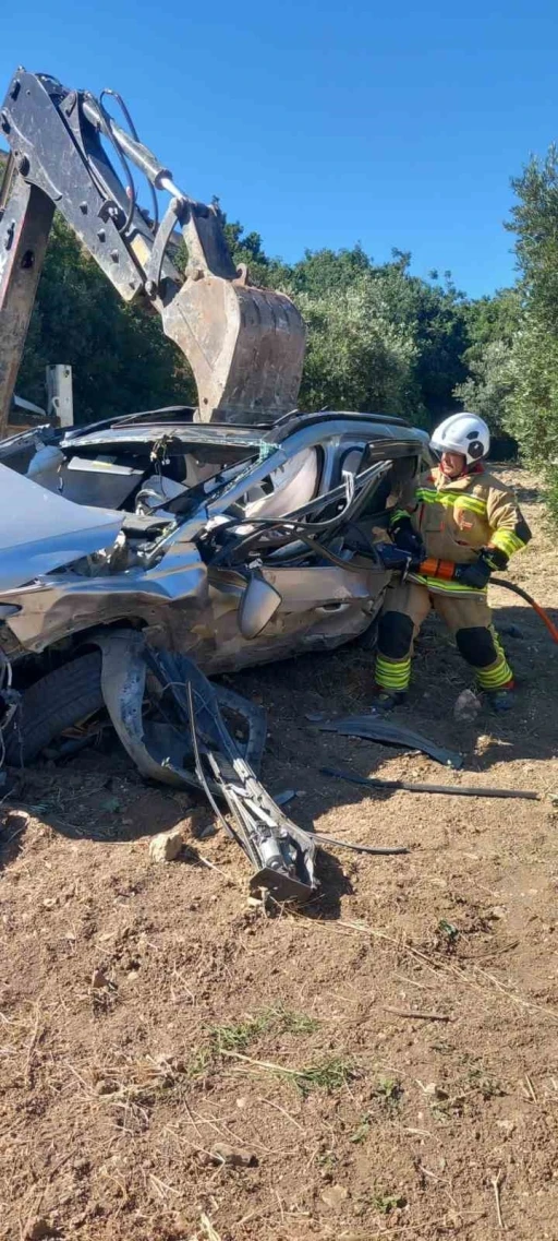 Kazada u&ccedil;uruma yuvarlanan cip hurdaya d&ouml;nd&uuml;: 1 &ouml;l&uuml;
