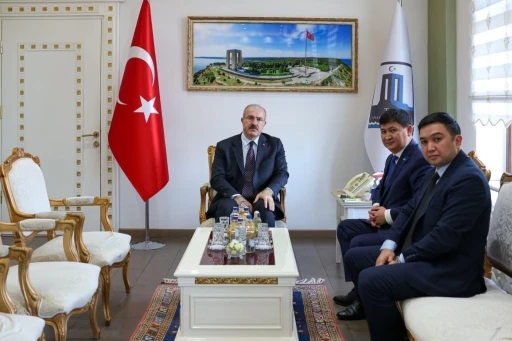 Kazakistan Cumhuriyeti İstanbul Başkonsolosu Amankul’dan Vali Toraman’a ziyaret
