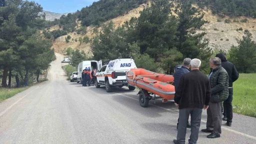 Kazanın şokuyla kendini Kelkit &Ccedil;ayı&rsquo;na attı, AFAD ekiplerinin arama &ccedil;alışmaları s&uuml;r&uuml;yor
