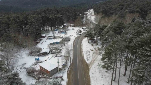Kazdağları&rsquo;na beklenen kar geldi: Y&uuml;ksek kesimler beyaza b&uuml;r&uuml;nd&uuml;

