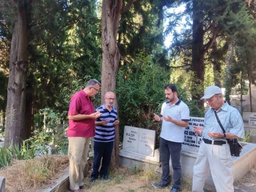 Kazım Baykal vefatının 33.yıl d&ouml;n&uuml;m&uuml;nde mezarı başında anıldı
