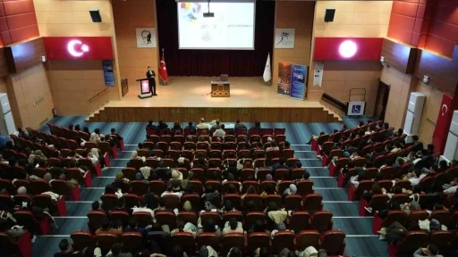 KB&Uuml;&rsquo;de diş hekimliği &ouml;ğrencileri sempozyumda buluştu
