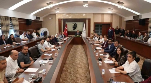 KB&Uuml;&rsquo;de Sosyalfest&rsquo;e emek veren akademik ve idari personel onurlandırıldı
