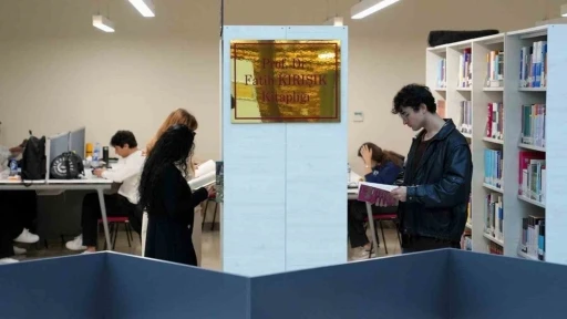 KBÜ Rektörü Kırışık’tan Kamil Güleç Kütüphanesi’ne 600 kitaplık bağış
