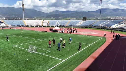KB&Uuml; Spor Oyunları&rsquo;nda 800&rsquo;e yakın &ouml;ğrenci kıyasıya m&uuml;cadele etti
