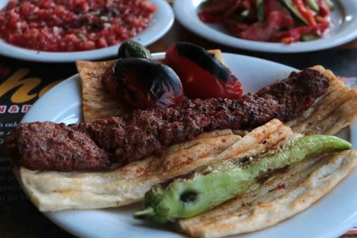 Kebap konusunda meydan okuyanlara Adanalılar resti çekti
