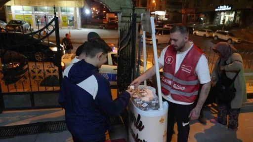 Keçiören Belediyesi’nden kumanya ve tatlı ikramı
