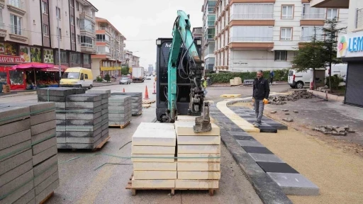 Keçiören’de kaldırımlar yenileniyor

